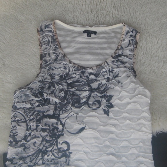 Apt. 9 Tops - Apt. 9  Super Sexy Ruffled Tank    sz. M